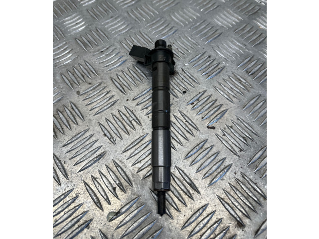 Форсунка 8571565    BMW 5 G30 G31  B57D30A 