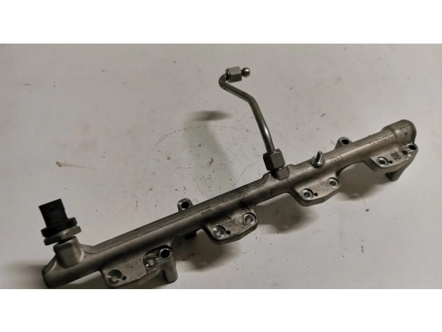 Vstřikovací lišta 7639979   BMW X1 F48 F49  pro benzínový motor 2.8  