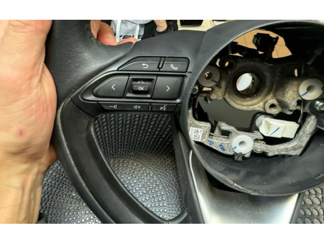 Volant Toyota Yaris XP210 2021   
