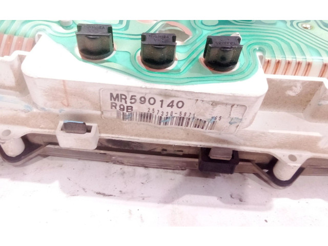 Přístrojová deska  Mitsubishi Montero 2003 MR590140  