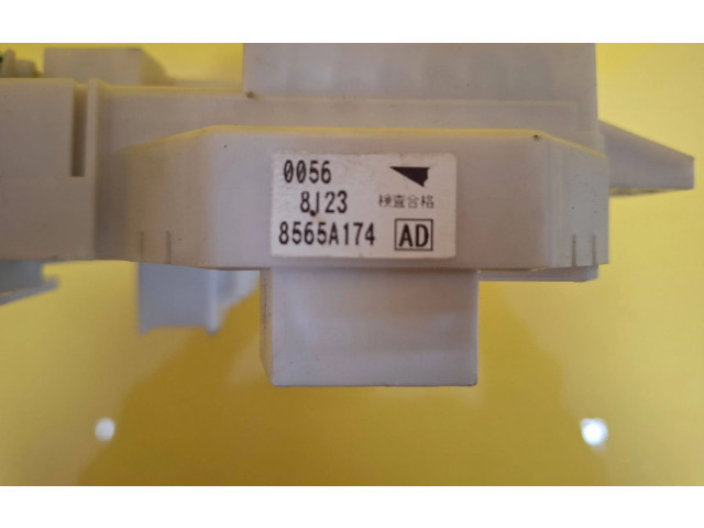 Блок предохранителей  8565A174AD   Mitsubishi Colt    