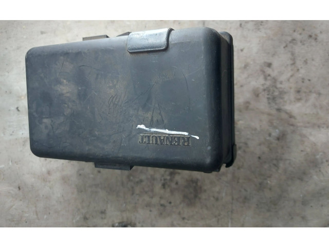 Блок предохранителей  8200520610, 55RF1X000   Renault Espace -  Grand espace IV    