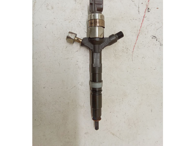 Форсунка 2367030030    Toyota Land Cruiser (HDJ90)   