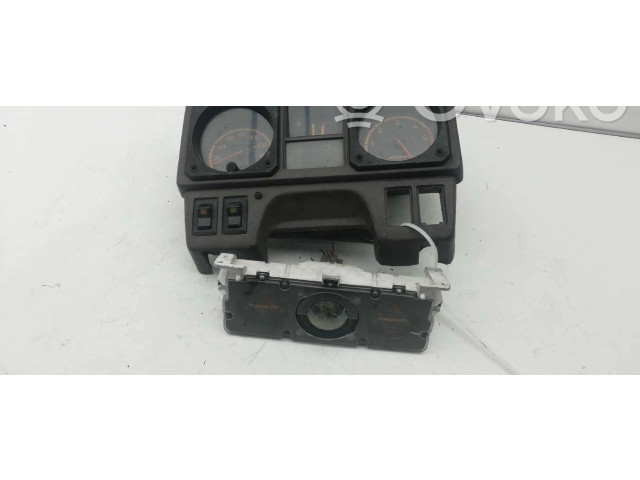 Přístrojová deska  Mitsubishi Montero 1987 69326410  