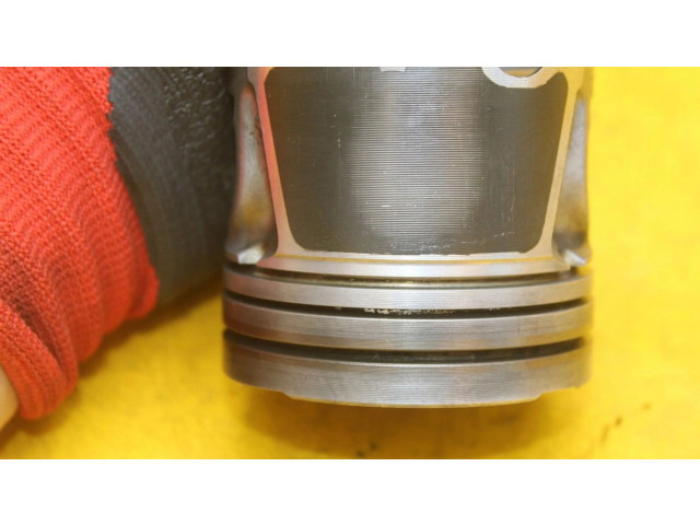 Píst 73502643   Opel Corsa D     
