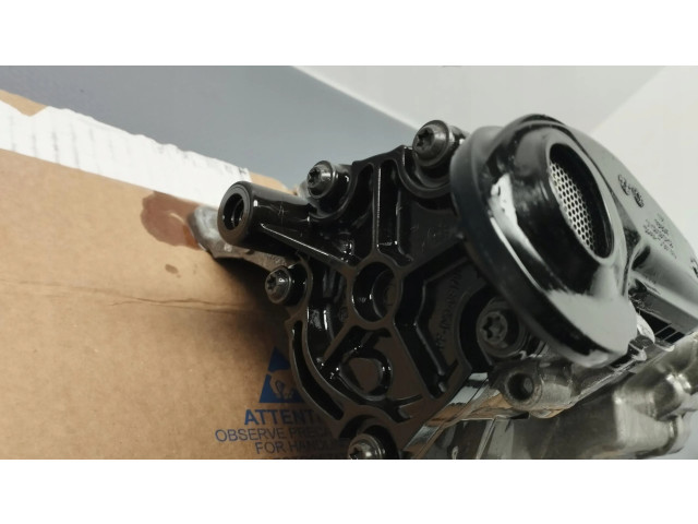 Čerpadlo oleje 7643046   BMW 7 G11 G12   