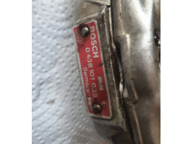 Топливная рампа 0438101035   Audi 80 90 B3  