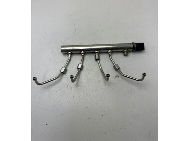 Vstřikovací lišta 7585411   BMW 2 F22 F23  pro benzínový motor 2.0 N20B20 