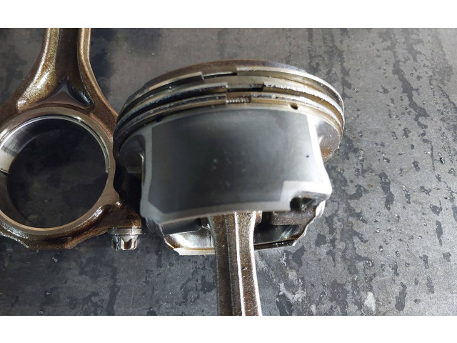  Поршень с шатуном M54B25 256S5 11257512526  BMW 3 E46  