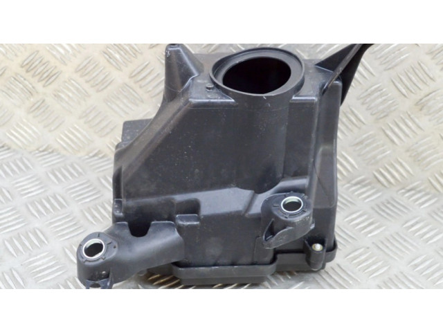   Pojistková skříňka A2135400024, A2055402328   Mercedes-Benz EQC 2020
