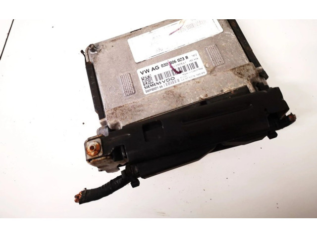 Блок управления двигателя 03d906023b, 5wp40421   Volkswagen Fox