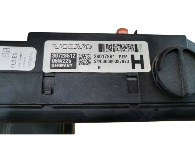   Pojistková skříňka 28017881, 06W225   Volvo V70 2002