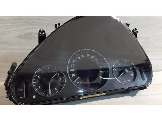 Přístrojová deska  Mercedes-Benz E W211 2005 A2115405611, 110080250009  