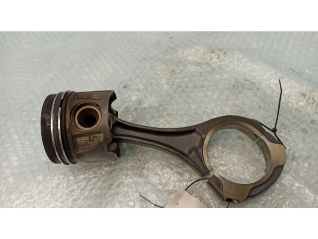 Píst 8370B   Mercedes-Benz R W251  pro naftový motor 3.0  