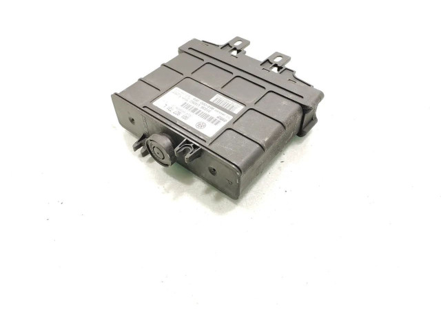 Блок управления коробкой передач 001927731L   Skoda Fabia Mk1 (6Y)