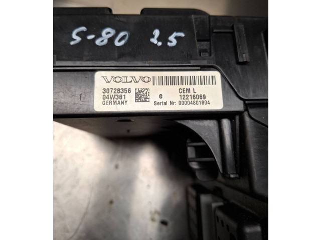   Pojistková skříňka 30728356, 12216069   Volvo S80 2004