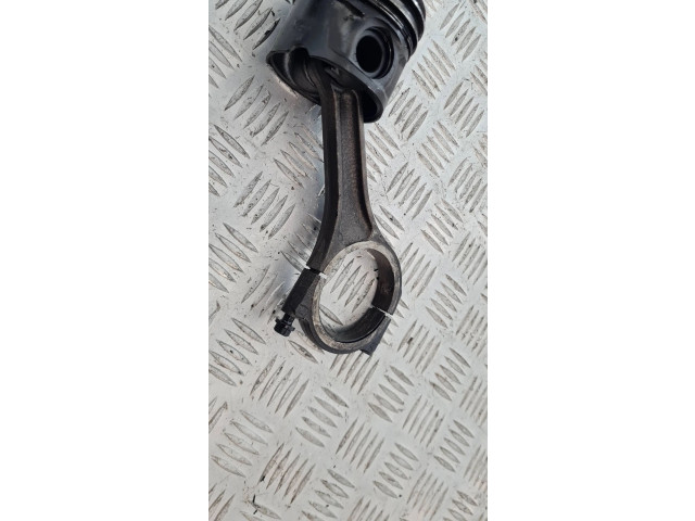 Píst    Land Rover Discovery 3 - LR3     