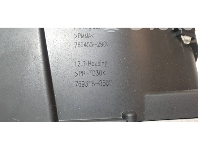 Přístrojová deska  Volvo XC40 2021 P32320737, T0475004  