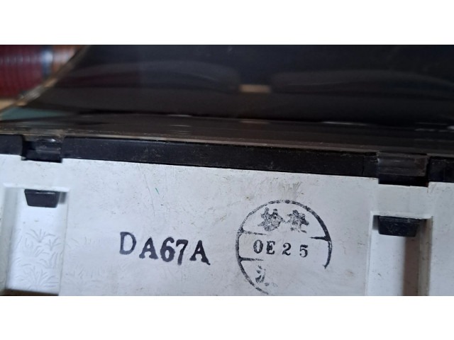 Панель приборов DA67A, 0E25   Mazda 121       