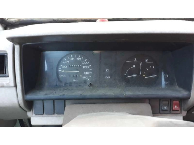 Přístrojová deska  Nissan Vanette 1993   