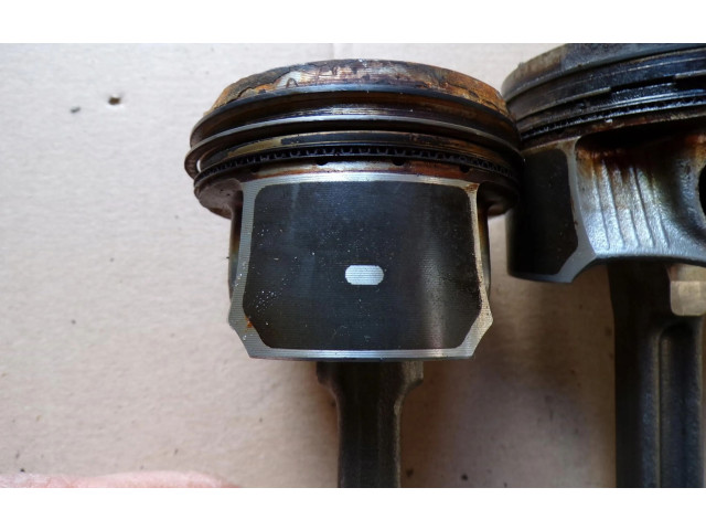 Píst 120106154R   Nissan Juke II F16     