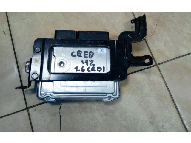 Řídící jednotka 391112A972, 0281019545   KIA Ceed 2013