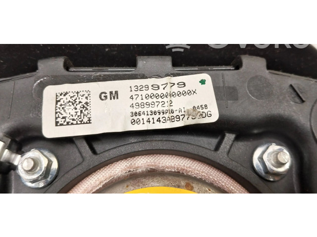 Подушка безопасности водителя 13299779   Vauxhall Astra J