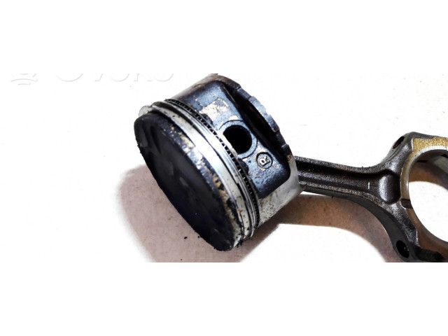 Píst    Mazda Xedos 9  pro benzínový motor 2.5  