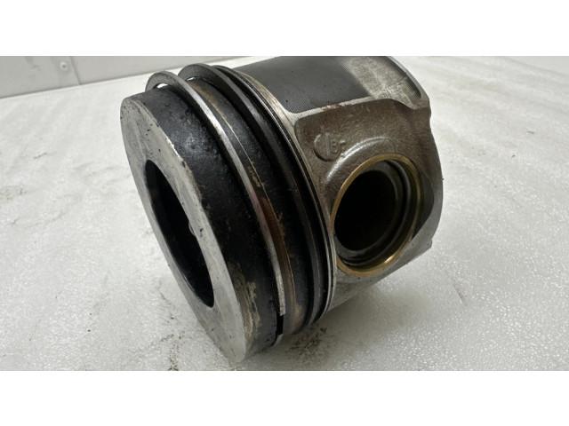 Píst    BMW 3 G20 G21  pro naftový motor 2.0  