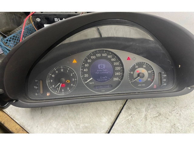 Přístrojová deska  Mercedes-Benz CLK A209 C209 2007 A2095404211, 110080140  