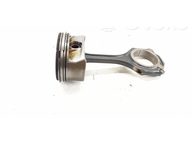  Поршень M 272.967 2730300620, 2730300820  Mercedes-Benz R W251  