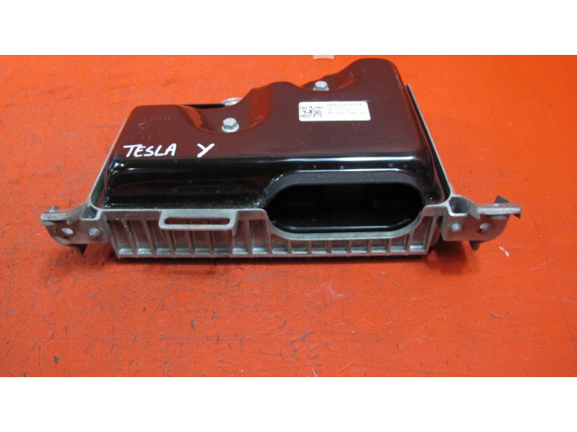 Блок комфорта 158399103C   Tesla Model Y   
