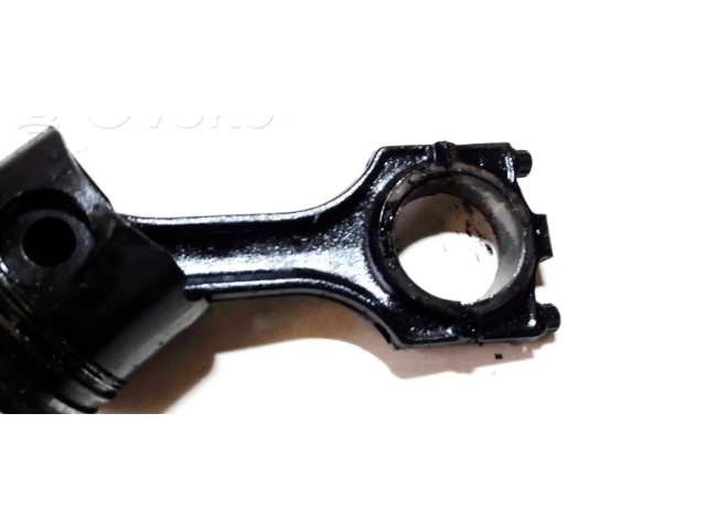 Píst 989n   BMW 5 E34  pro naftový motor 2.5  