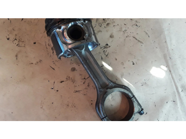 Píst 619   Citroen C3 Picasso  pro naftový motor 1.6  
