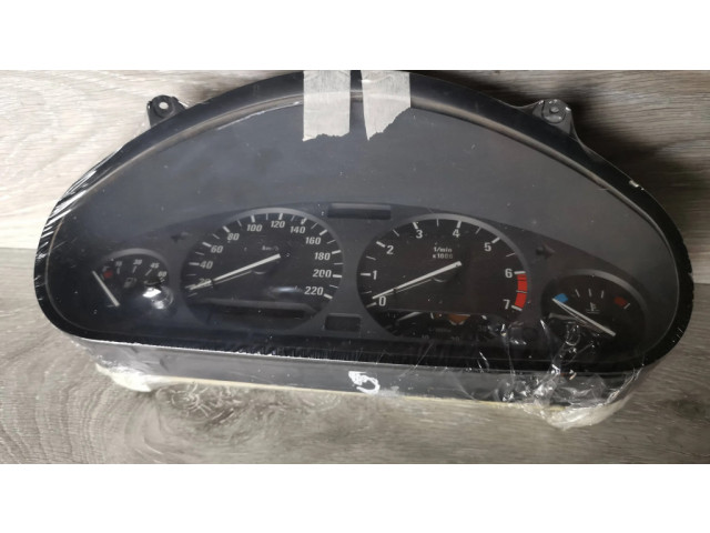 Přístrojová deska  BMW 3 E36 1993 8353825, 8353822  