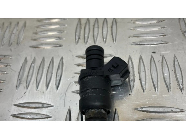 Vstřikovač 1427240   BMW 5 E60 E61  pro benzínový motor 2.2 M54B22 