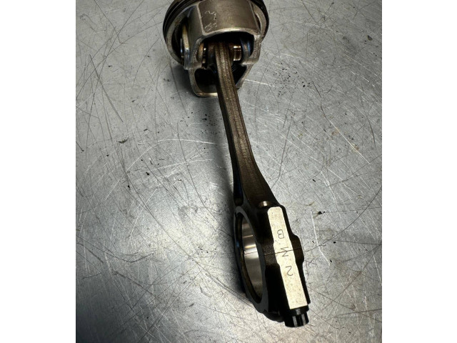 Поршень Передний двигатель механизма для подъема окон 2ZR-FXE 131010T040  Toyota Prius (XW30)  