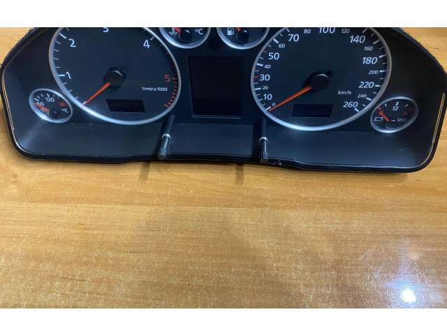 Přístrojová deska  Audi A6 S6 C5 4B 2001 110080128001, CE068200  