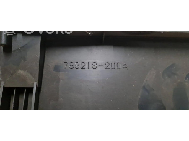 Панель приборов 769218200A   Mazda 626       