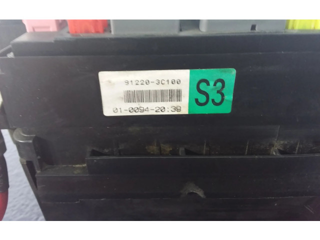 Блок предохранителей  91220-3C100, 91220-3C100   KIA Magentis    