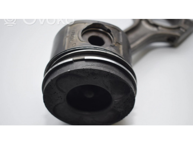 Píst    BMW 5 E39  pro naftový motor 2.9 M57 D30 (306D1) 