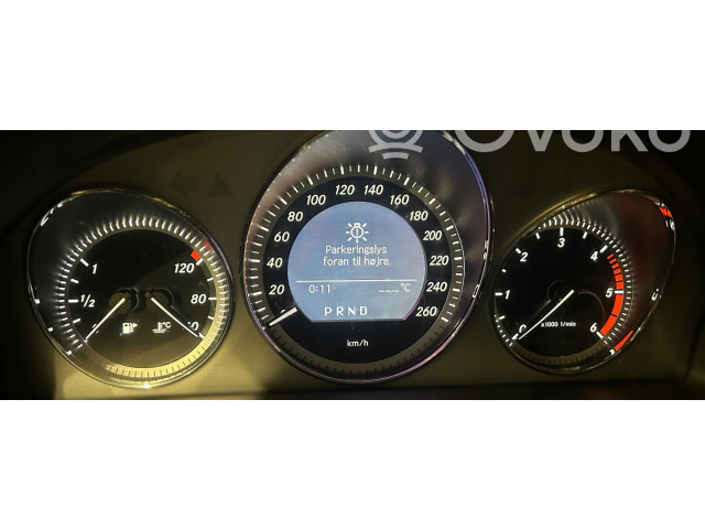 Přístrojová deska  Mercedes-Benz GLK (X204) 2011 A2049002105  