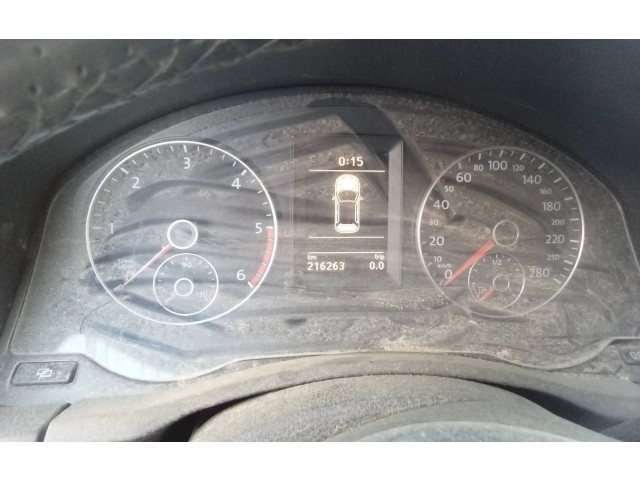 Панель приборов 1K8920871A   Volkswagen Scirocco       