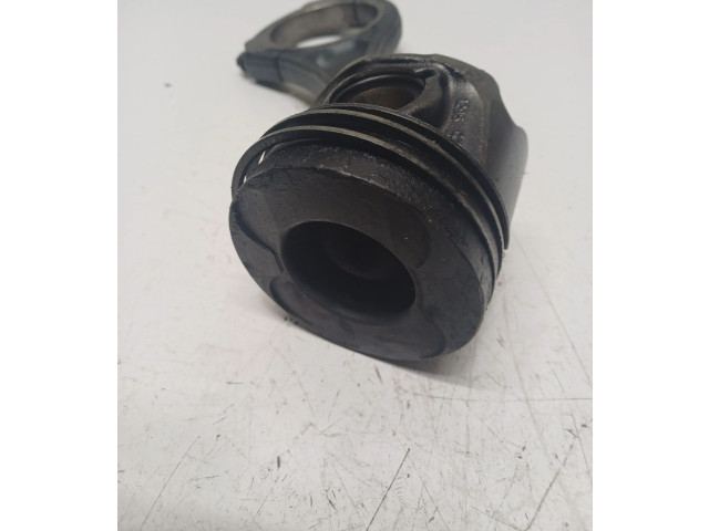 Píst 0830923   Mercedes-Benz ML W164     