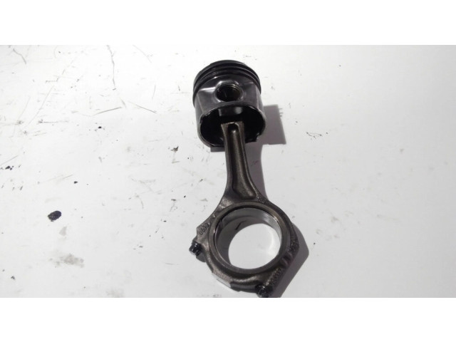 Píst 059J   Audi A4 S4 B6 8E 8H  pro naftový motor 2.5  0944