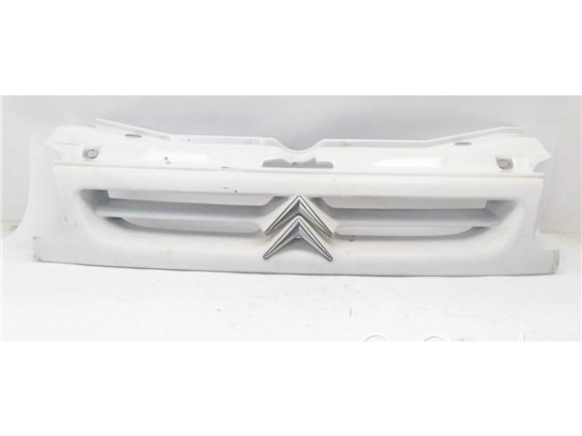 Передняя решётка Citroen Berlingo 1996-2002 года 9618254877      