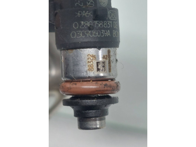 Vstřikovací lišta 03C133317A   Volkswagen PASSAT B7     