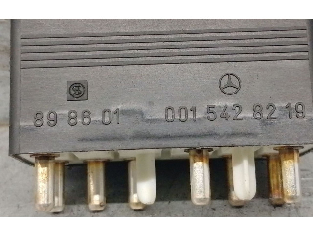   Pojistková skříňka 0015428219   Mercedes-Benz C W202 1994