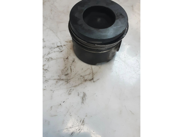Píst 83L57, R111   Audi A6 S6 C6 4F     