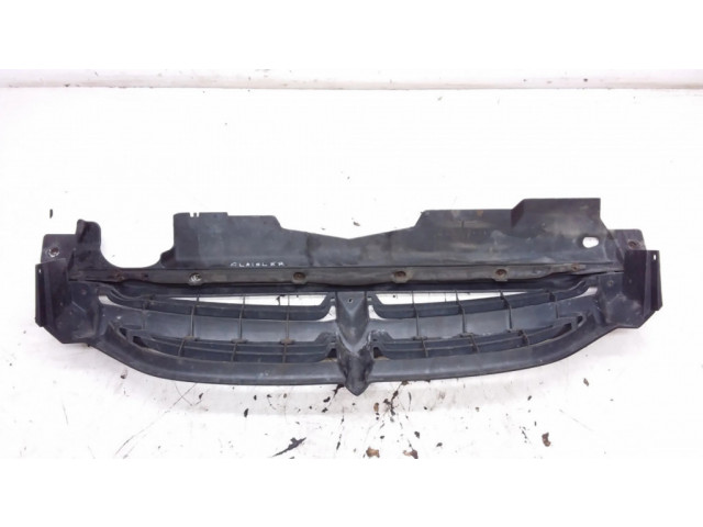 Передняя решётка Chrysler Voyager 1996-2001 года 04576955      